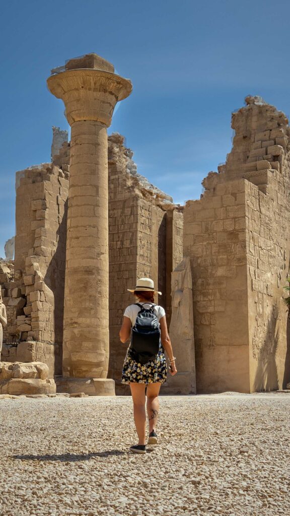 Admirando la majestuosidad del Templo de Karnak en Luxor, Egipto
