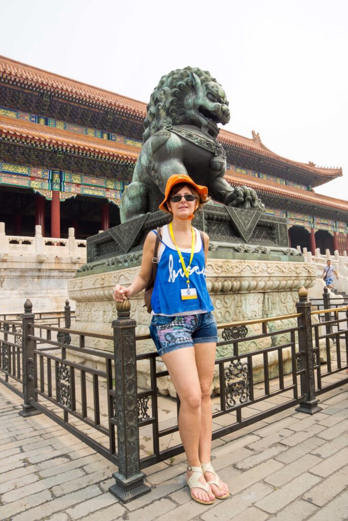 Un león y una leona junto a uno de los patios de la Ciudad Prohibida, Beijing