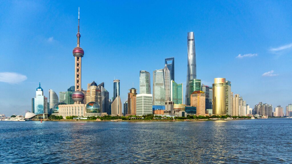 El distrito de Pudong con sus rascacielos, visto desde El Bund, Shanghai