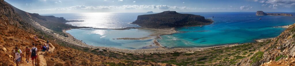 El magnífico paisaje desde el sendero que lleva a Balos Beach, una de las playas más lindas del mundo