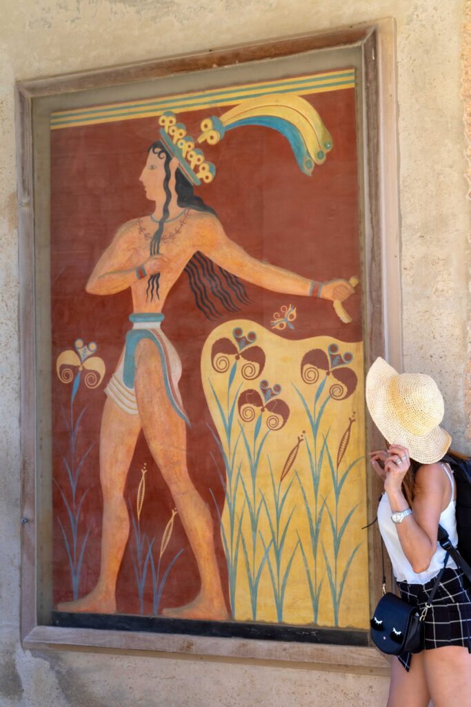 Frescos coloridos adornan el palacio de Knossos, alguna vez descrito como el "Laberinto del Minotauro", Heraclión, Grecia